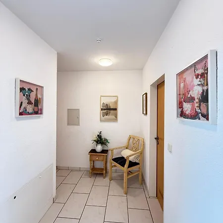 Citynahe Ueber 2 Ebenen Mit 2 Balkonen Fuer 1-6 Personen Lägenhet