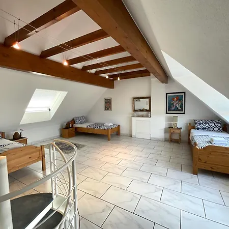 Citynahe Ueber 2 Ebenen Mit 2 Balkonen Fuer 1-6 Personen Lägenhet *