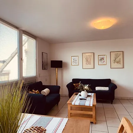 Citynahe Ueber 2 Ebenen Mit 2 Balkonen Fuer 1-6 Personen