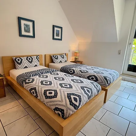 Citynahe Ueber 2 Ebenen Mit 2 Balkonen Fuer 1-6 Personen Lägenhet