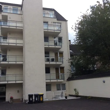 Citynahe Ueber 2 Ebenen Mit 2 Balkonen Fuer 1-6 Personen *