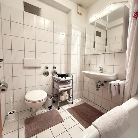 Citynahe Ueber 2 Ebenen Mit 2 Balkonen Fuer 1-6 Personen Wuppertal