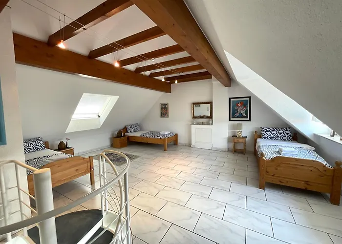 Citynahe Ueber 2 Ebenen Mit 2 Balkonen Fuer 1-6 Personen Appartement *