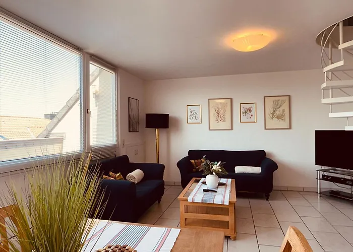 Citynahe Ueber 2 Ebenen Mit 2 Balkonen Fuer 1-6 Personen