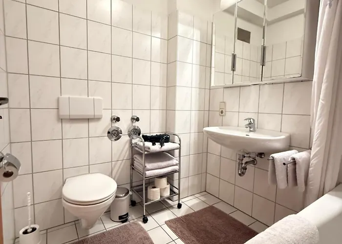 Citynahe Ueber 2 Ebenen Mit 2 Balkonen Fuer 1-6 Personen Wuppertal