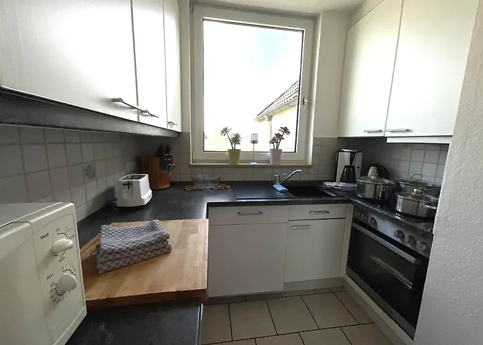 Citynahe Ueber 2 Ebenen Mit 2 Balkonen Fuer 1-6 Personen